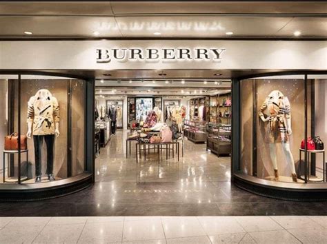 chiude burberry roma|Chiude Burberry in via Condotti a Roma: affitto raddoppiato a 6 .